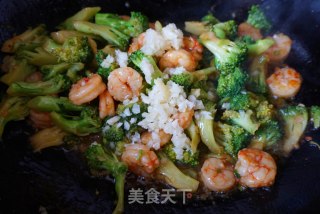 【天津】蒜蓉西兰花炒虾仁的做法步骤：9