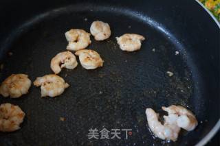 【山东】虾仁蛋包饭的做法步骤：1