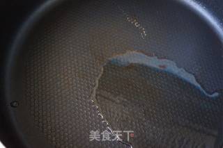 【山东】虾仁蛋包饭的做法步骤：2