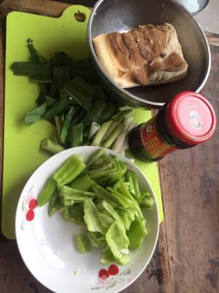 回锅肉的做法步骤：1