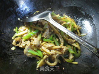 【宁波】尖椒冬笋炒面筋的做法步骤：8