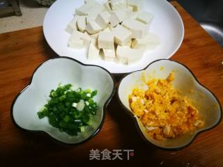 咸蛋豆腐的做法步骤：2