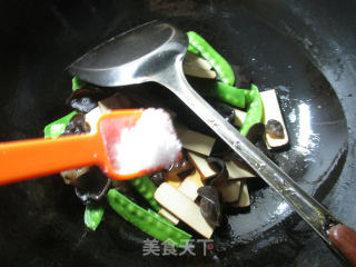 【宁波】黑木耳荷兰豆炒鸡蛋干的做法步骤：6