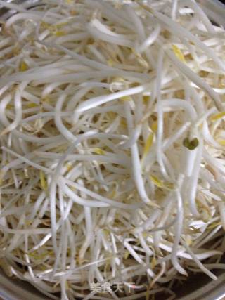 肉丝炒绿豆芽的做法步骤：1