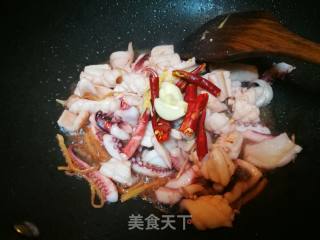 青笋鲜鱿的做法步骤：5