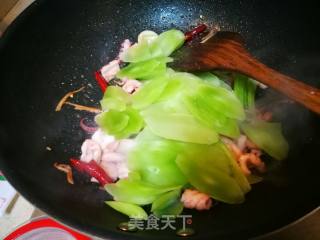 青笋鲜鱿的做法步骤：6