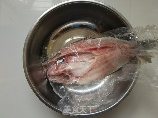 清蒸巴沙鱼的做法步骤：2
