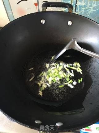 【漳州】猪肝瘦肉马蹄面线汤的做法步骤：1