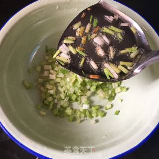 【漳州】猪肝瘦肉马蹄面线汤的做法步骤：2