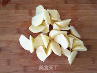 【东北】糖醋土豆的做法步骤：1