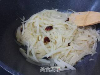 清炒脆萝卜丝的做法步骤：8