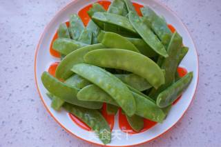 【天津】蒜蓉荷兰豆的做法步骤：1