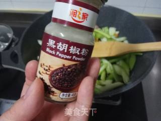 西芹肉片炒烟干的做法步骤：8