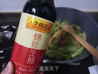西芹肉片炒烟干的做法步骤：10