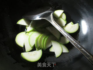 【宁波】鸡蛋干炒西葫芦的做法步骤：3