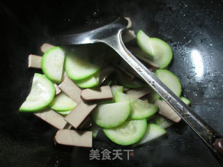 【宁波】鸡蛋干炒西葫芦的做法步骤：6