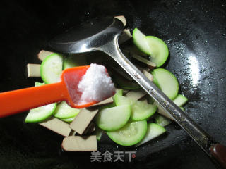 【宁波】鸡蛋干炒西葫芦的做法步骤：7