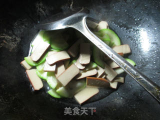 【宁波】鸡蛋干炒西葫芦的做法步骤：9