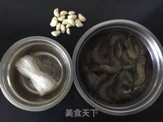 【东北】蒜蓉粉丝蒸大虾的做法步骤：1