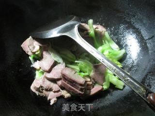 【宁波】圆白菜炒猪舌头的做法步骤：6