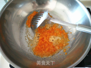【东北】咸蛋黄虾仁的做法步骤：6