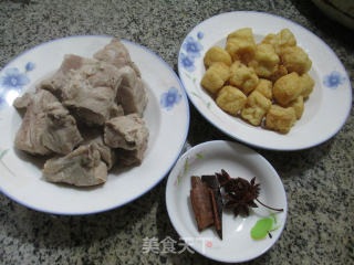 【宁波】小油豆腐烧排骨的做法步骤：1