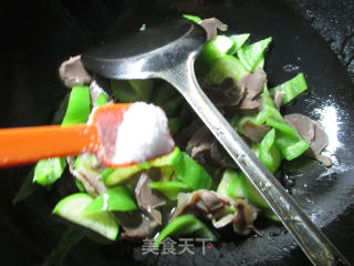 【宁波】尖椒西葫芦炒鹅胗的做法步骤：8
