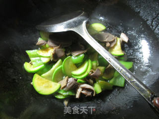 【宁波】尖椒西葫芦炒鹅胗的做法步骤：9