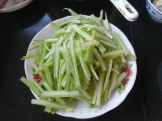 【东北】炒芹菜的做法步骤：1