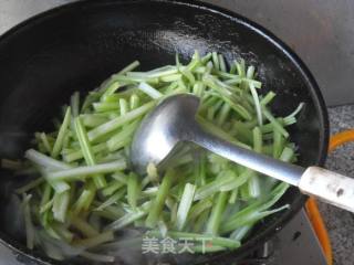 【东北】炒芹菜的做法步骤：5