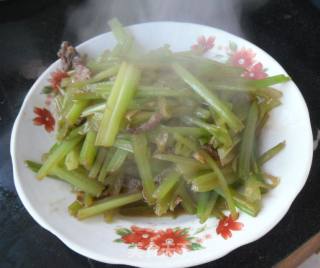 【东北】炒芹菜的做法步骤：9