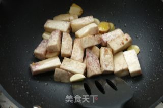 【广东】香芋烧鱼腩的做法步骤：7