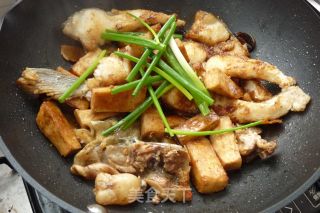【广东】香芋烧鱼腩的做法步骤：10
