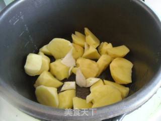 【东北】翅根土豆块的做法步骤：5