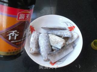 【东北】葱油带鱼的做法步骤：2
