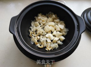 【烟台】银耳百合雪梨羹的做法步骤：3