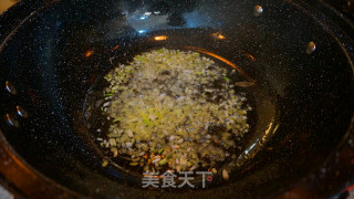 酸菜香菇鸡蛋炒饭的做法步骤：10