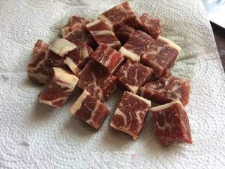 【江苏】杏鲍菇牛肉粒的做法步骤：1