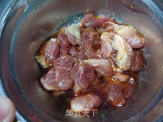 蒜苗焖客家豆腐的做法步骤：2