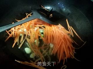 【天津】胡萝卜清炒金针菇的做法步骤：5