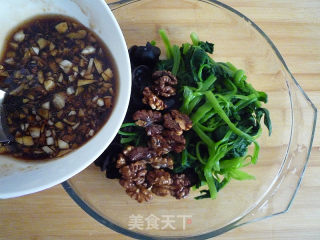 【天津】菠菜木耳拌核桃仁的做法步骤：8