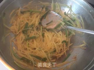 【东北】土豆丝炒韭菜的做法步骤：5