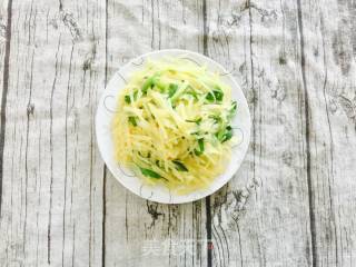 【东北】土豆丝炒韭菜的做法步骤：6