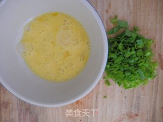 【开封】蒜香鸡蛋灌饼的做法步骤：2