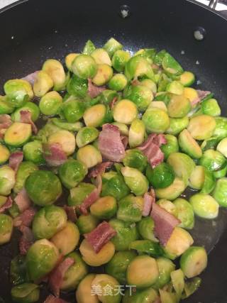 清炒小圆白菜培根的做法步骤：6