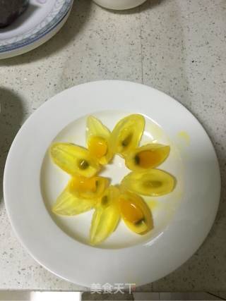 甜辣皮蛋太阳花的做法步骤：1