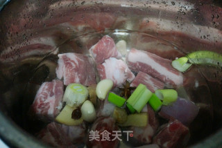 【北京】排骨豆角焖卷子的做法步骤：1