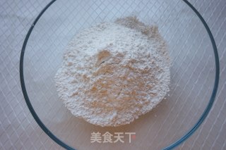 【上海】草莓松糕的做法步骤：1