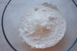【上海】草莓松糕的做法步骤：2