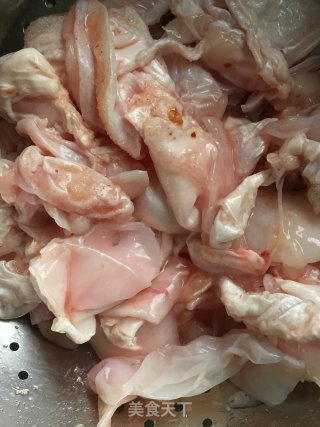 【成都】不一样的酥肉—炸鱼泡（鱼鳔）的做法步骤：2